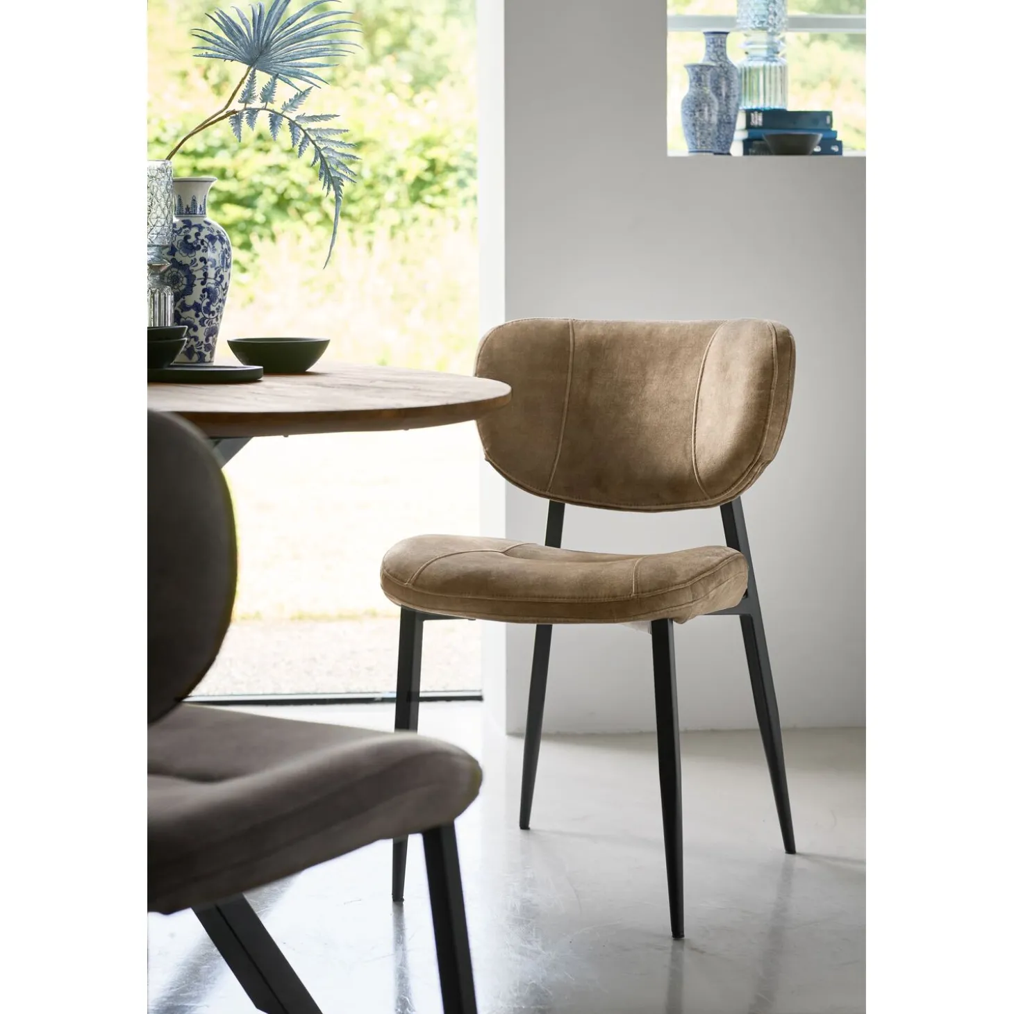 Eetkamerstoel Gomba Velvet lichtbruin